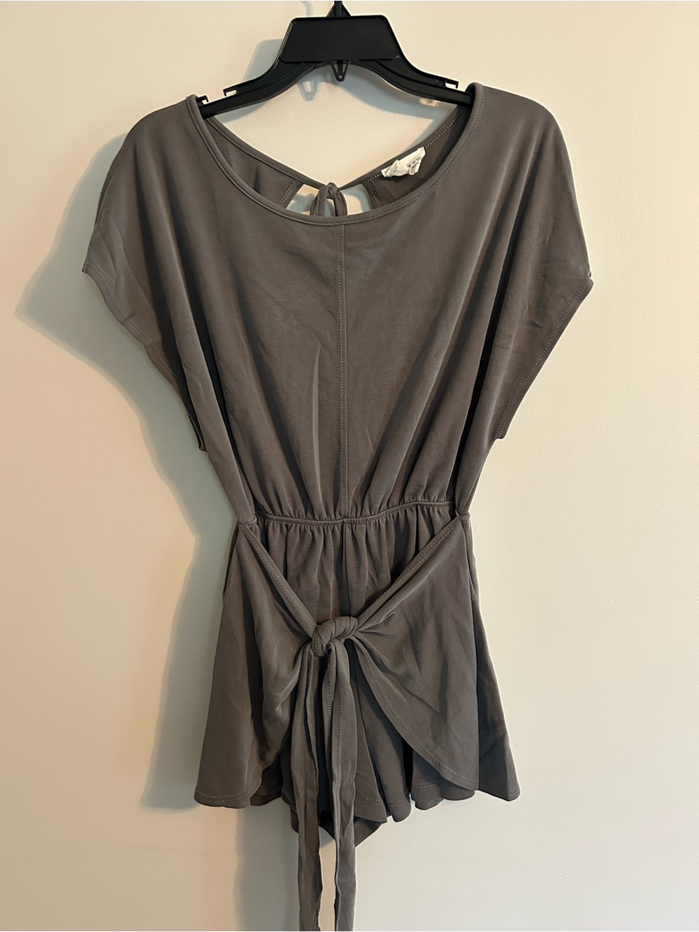 El Bloom Gray Tie-Waist Short Sleeve Romper